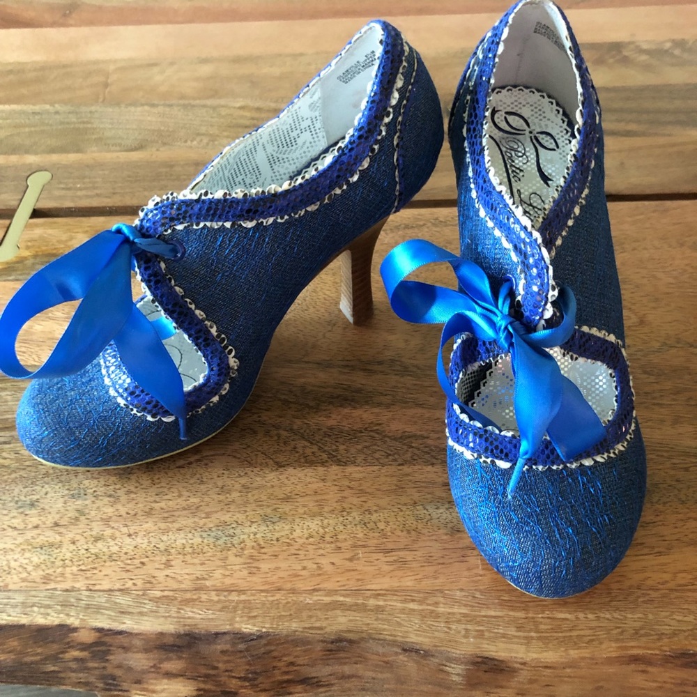 Glamville Poetic Justice Blue Heels Size 8.5 M